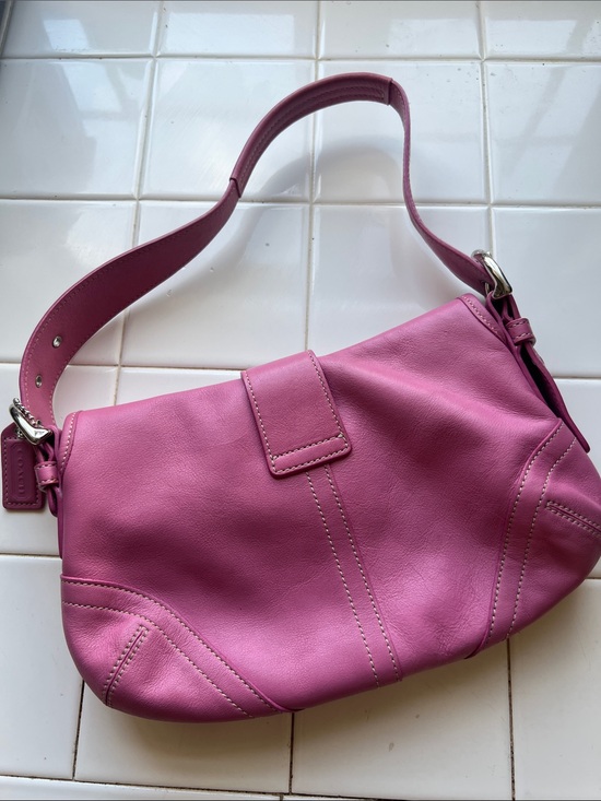 Y2K Rare Vintage Coach Rose Pink Leather Shoulder Bag with Buckle